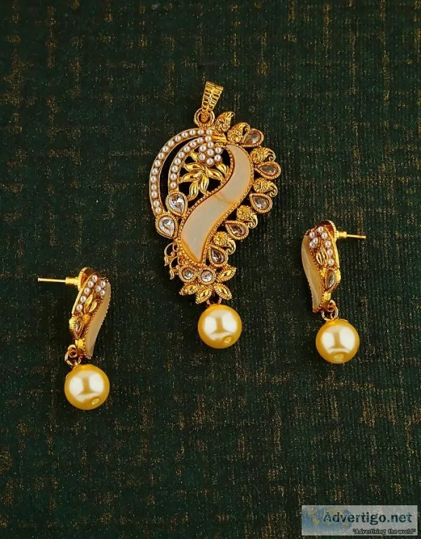 Shop for Gold Pendant for Womens Online at Best Price by Anuradh