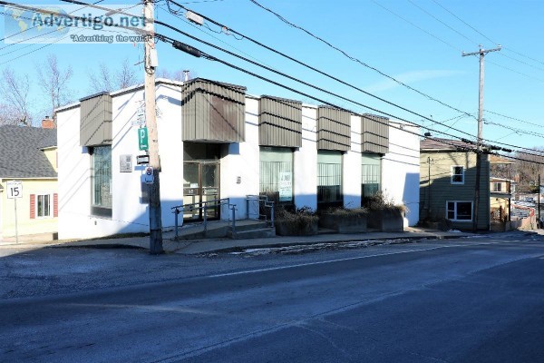 Commercial building in downtown Vercheres