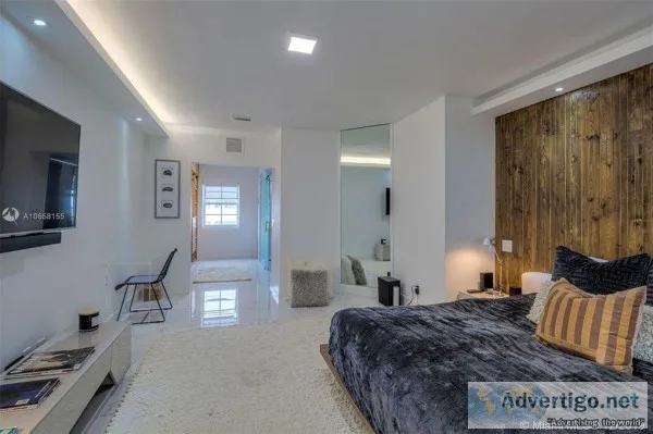 Very nice apartment two levels 1000 ft.&sup2 just remodeled In t