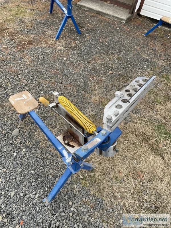 Hand Operated Clay Pigeon Thrower With Seat