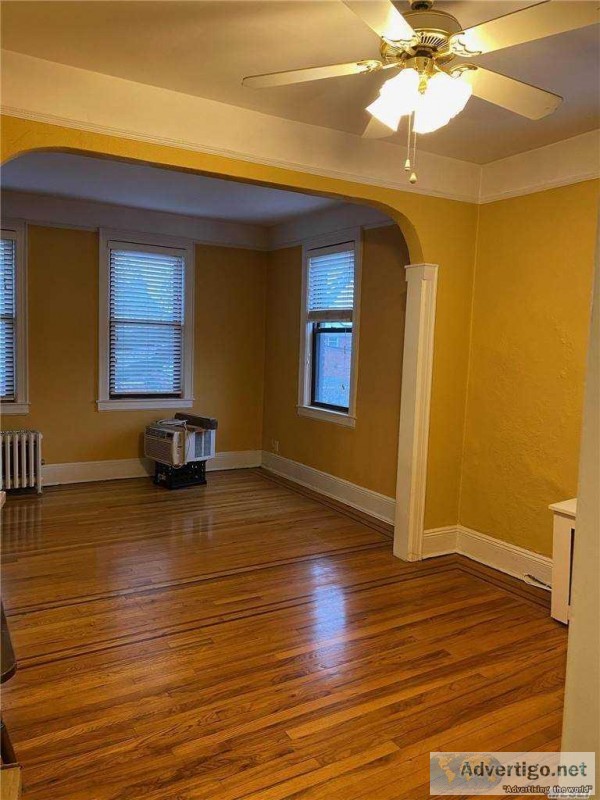 ID  3278546 Beautiful Updated Apartment for Rent in Whitestone