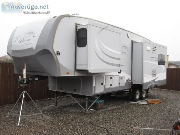 32  2014 Open Range Roamer 5th Wheel