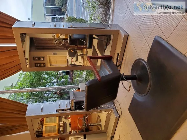 Salon styling station with chair and mat