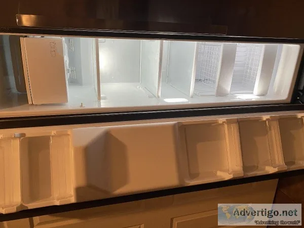 Like New GE Refrigerator ( Silver )