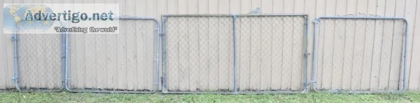 Metal Chainlink Fence (Four Sections)