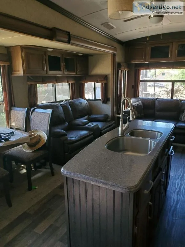 2016 3720 Montana 5th Wheel