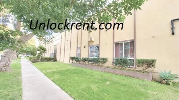 Gorgeous Top Floor Apt Home w Natural Light and Mountain View