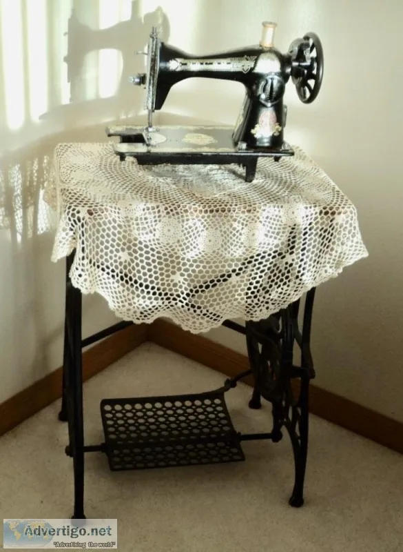Rare Collector&rsquos Antique Vintage NACAR Sewing Machine and V
