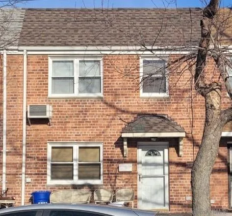 (MCN) Splendid 3 Bedroom 1.5 Bathroom Attached Brick House for S