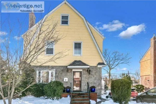 ID   (THER) Beautiful Dutch Colonial with Slate Roof in Bayside 
