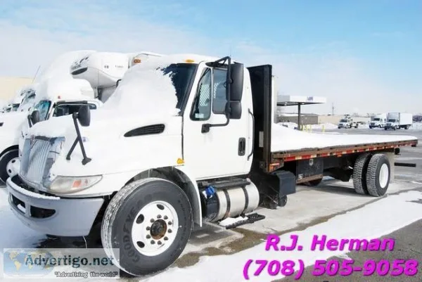 2016 International (UNDER CDL) 24ft Stake Truck