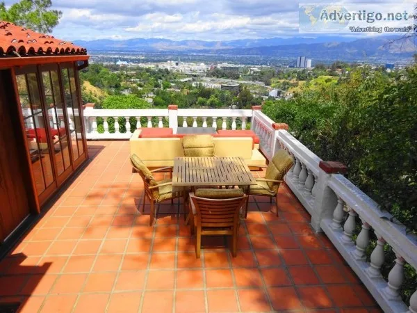 4500  2br - 1300ft2 - Furnished Hollywood Hills home. Sleeps 5 (