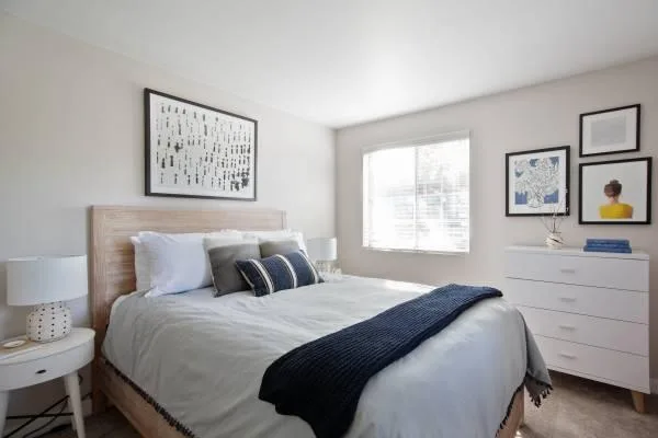 WINTER  SPECIAL  100  OFF  2  BEDROOM  1  BATHROOM   APARTMENT