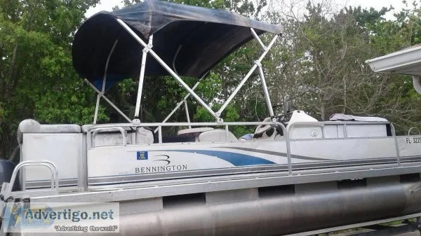 Ponoon boat