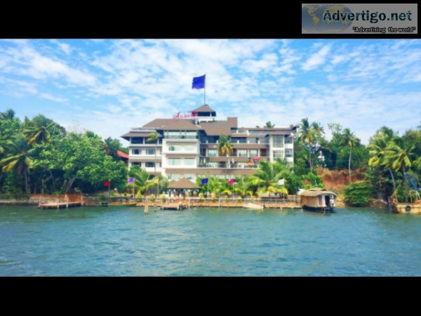 Backwaters, beaches & hills of kerala