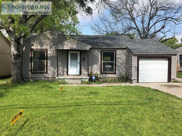 2 beds 1 bath single family home for rent in Dallas TX 75209