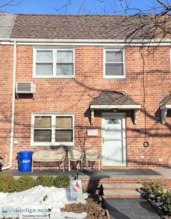 ID   (MCN) Splendid 3 Bedroom 1.5 Bathroom Attached Brick House 