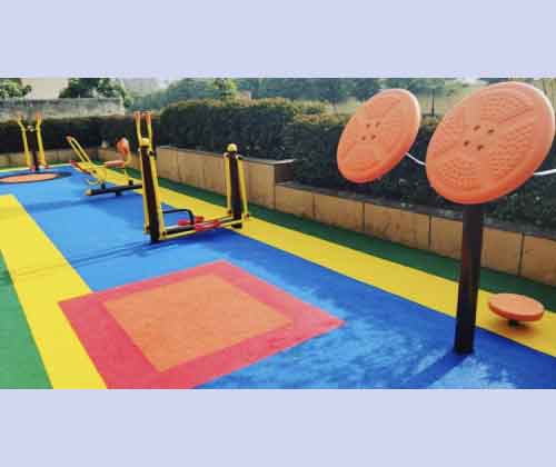 Outdoor fitness equipment