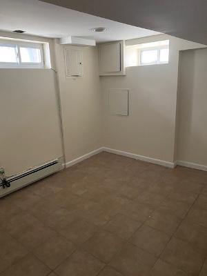 Share 2BR Apt with female