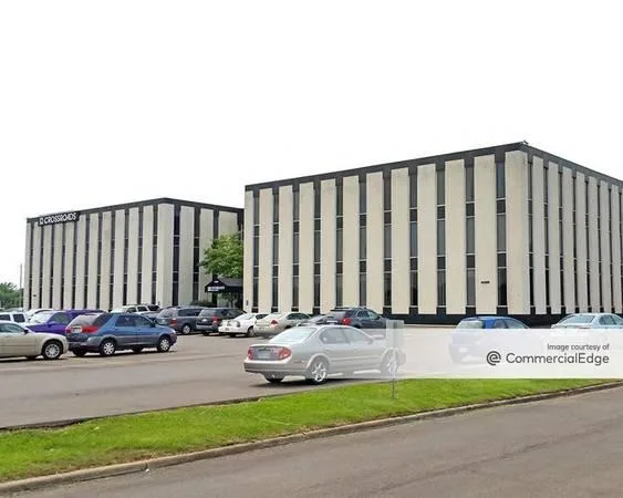 300 OFFICE SPACE FOR LEASE (Southfield)