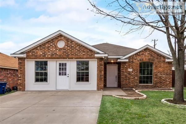3bed 2bath with fresh paint inside and out