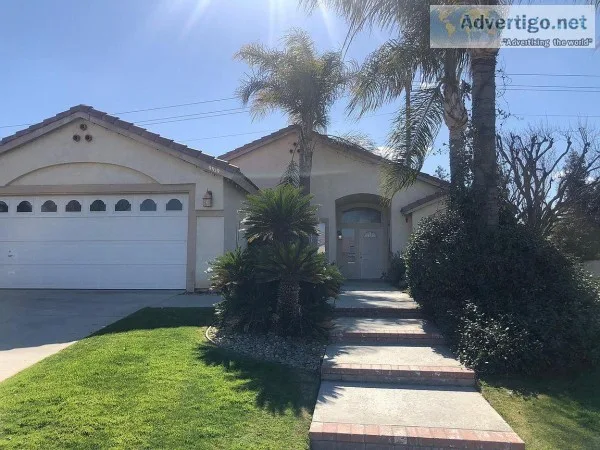 3 beds 2 bath single family home for rent in Bakersfield CA 9331