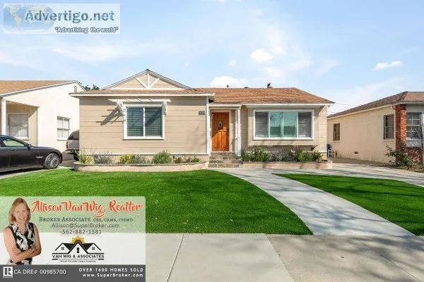 JUST LISTED Tons of Curb Appeal Lakewood Home
