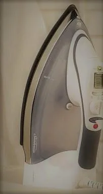Sunbeam 4243 Professional Iron (Excellent Quality) ONLY 10