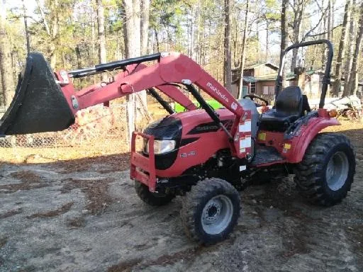 2020 1538 4x4 MAHINDRA DIESEL TRACTOR with loader