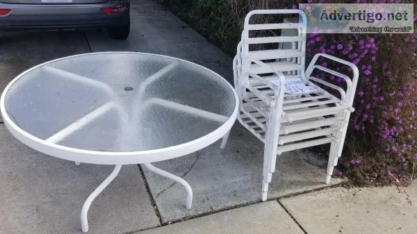 Outdoor Patio Chairs and Table