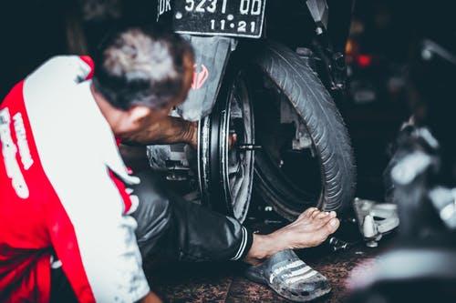 Looking For The Best Car Tyre Puncture Repair Services in Indian