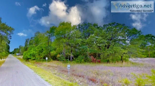 This beautiful vacant lot is in the quiet waterfront town in Mab