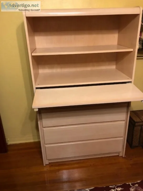 BABY DRESSER BY &quotBELLINI&quot WITH CHANGING TABLE