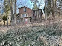 Single Family - Colonial Fixer Upper  - 837 Meyersville Road Gil