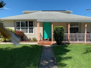 Beautiful beach home just 3 houses from the beach ramp