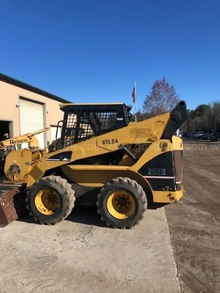 2005 Caterpillar 252B Skid Steer Loader