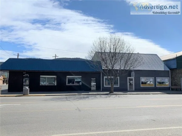 Commercial Building on Corner Lot