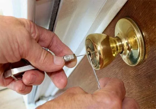 commercial door lock replacement