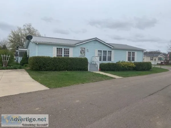 Magnificent 1992 Friendship Home with a 1 12 car garage(418) (Ch
