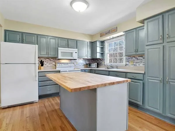 Beautiful Bethroom Apartment For Ren