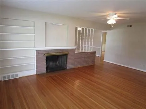 Great Living rOOm and Bonus room 2br1 bath for Rent