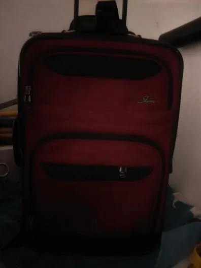 Skyway Luggage wWheelsandRetractab le Handle in Good Condition J