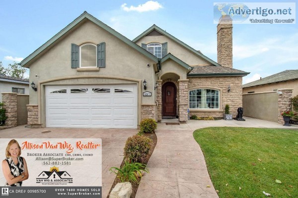 JUST LISTED Two-Story Six-Bedroom with Over 3300 Sq. Feet Bellfl
