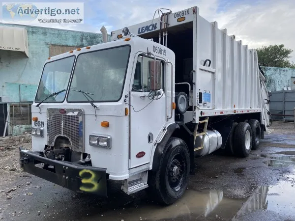 2005 peterbilt 320 leach rear loader garbage truck