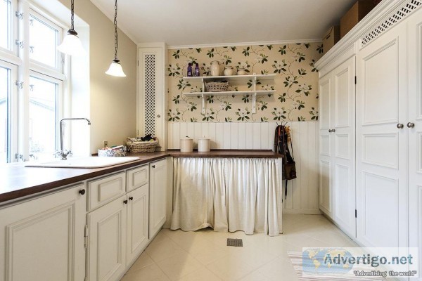 Add a vintage touch to the kitchen with white cabinets