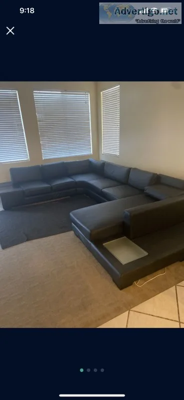 SECTIONAL COUCH (MODERN)