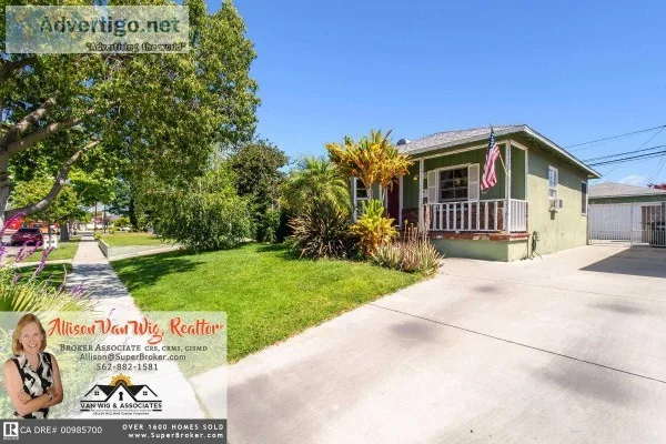 JUST LISTED Tons of Curb Appeal Lakewood Family Home