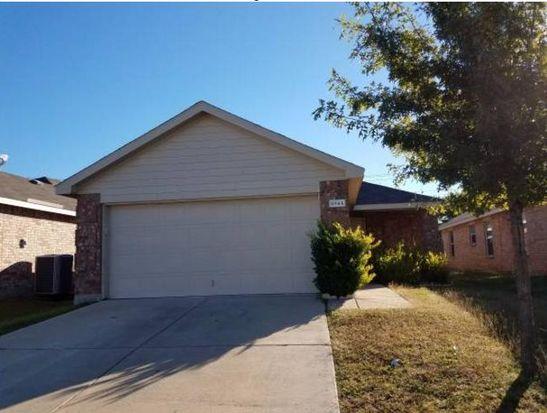 Beautiful 3 Bedroom 2 bath home fully renovated with ceramic til