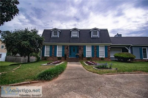 Single Family Home Forsale in Fayetteville GA