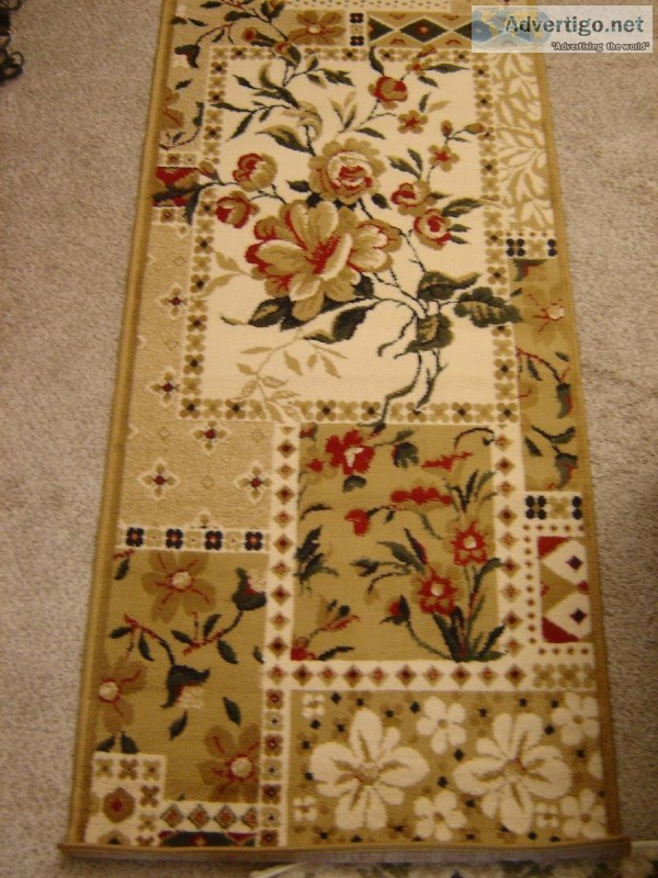 FLORAL rug runner 2 7" X 8 . NEW.  ONLY 60.